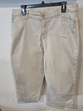 St. John's Bay Women's Khaki Capris